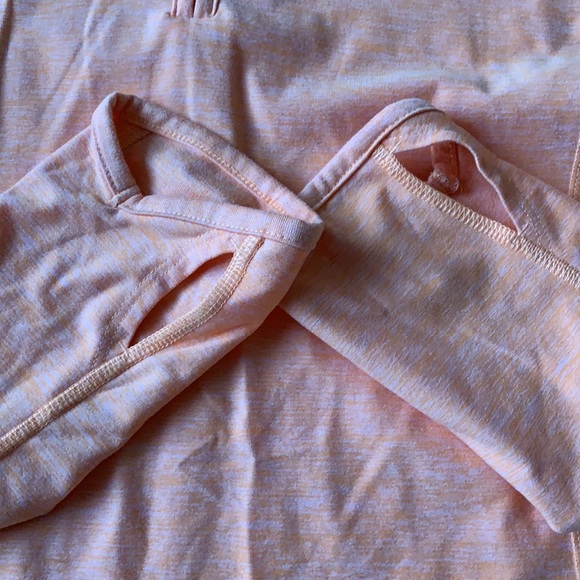 The North Face Women’s 1/4 zip - Picture 3 of 3